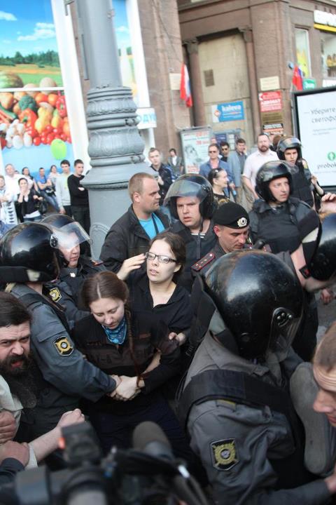 Задержание Надежды Низовкиной и Татьяны Стецуры 6 мая 2012 г.