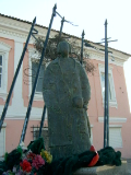 Памятник на улице Линховоина