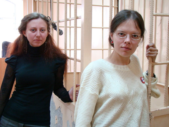 Татьяна Стецура и Надежда Низовкина в зале суда. Фото c блога Сергея Басаева