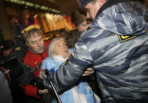 Задержание Людмилы Алексеевой. 31 декабря 2009 г.